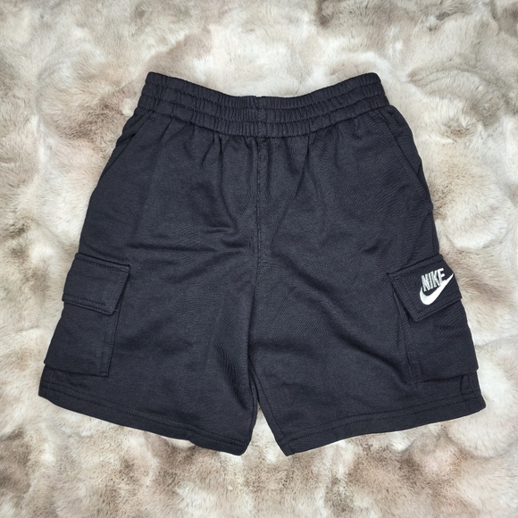 Nike Short Sleeve T-Shirt & Cargo Shorts 2 Piece Set White/Black Size 6 Boys NWT - Picture 5 of 8